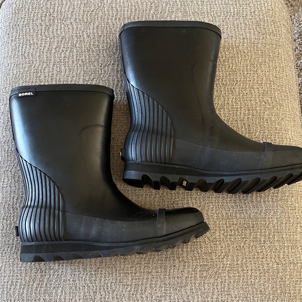 Sorel Rain Boots - Size 9